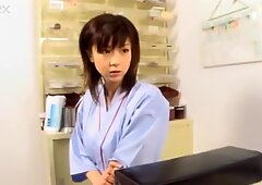 Szép Tini Aki Hoshino látogatja Kórházat az ellenőrzéshez