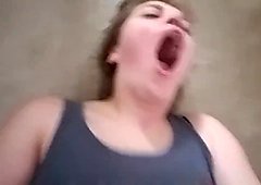 Dziewica nastolatka ma seks na raz pierwszy. krzyczy w bólu i przyjemności !!