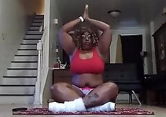 Youtuber Joycelyn Sabal - underboobs ve heyecan verici hareketler