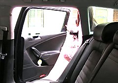 Faketaxi heißes baby gerammelt auf taxi rücksitz