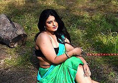 Torrid bengali milf fremviser i hendes saree-saree paramour