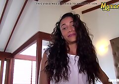 Mamacitaz - boa jovem latina empregada juanita gomez adora sexo mmf