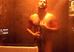 Không đá nóng sexy phòng tắm latino người đàn ông hunky 2