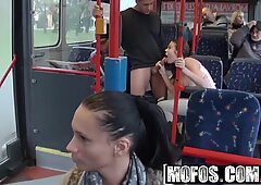 Mofos - mofos b sides - (bonnie) - na verejnosti zábery z milostného mestského autobusu
